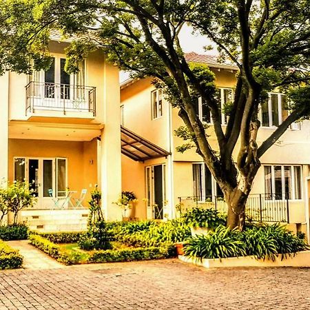 Q On First Guesthouse Johannesburg Buitenkant foto