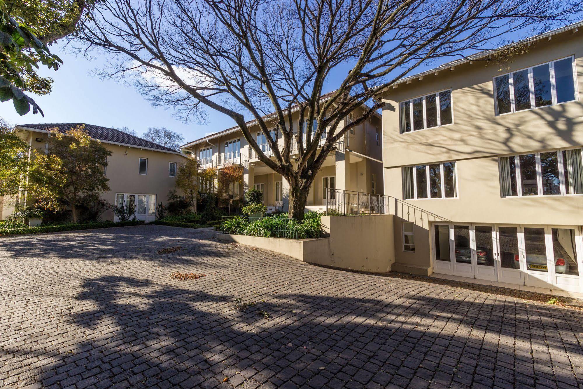 Q On First Guesthouse Johannesburg Buitenkant foto