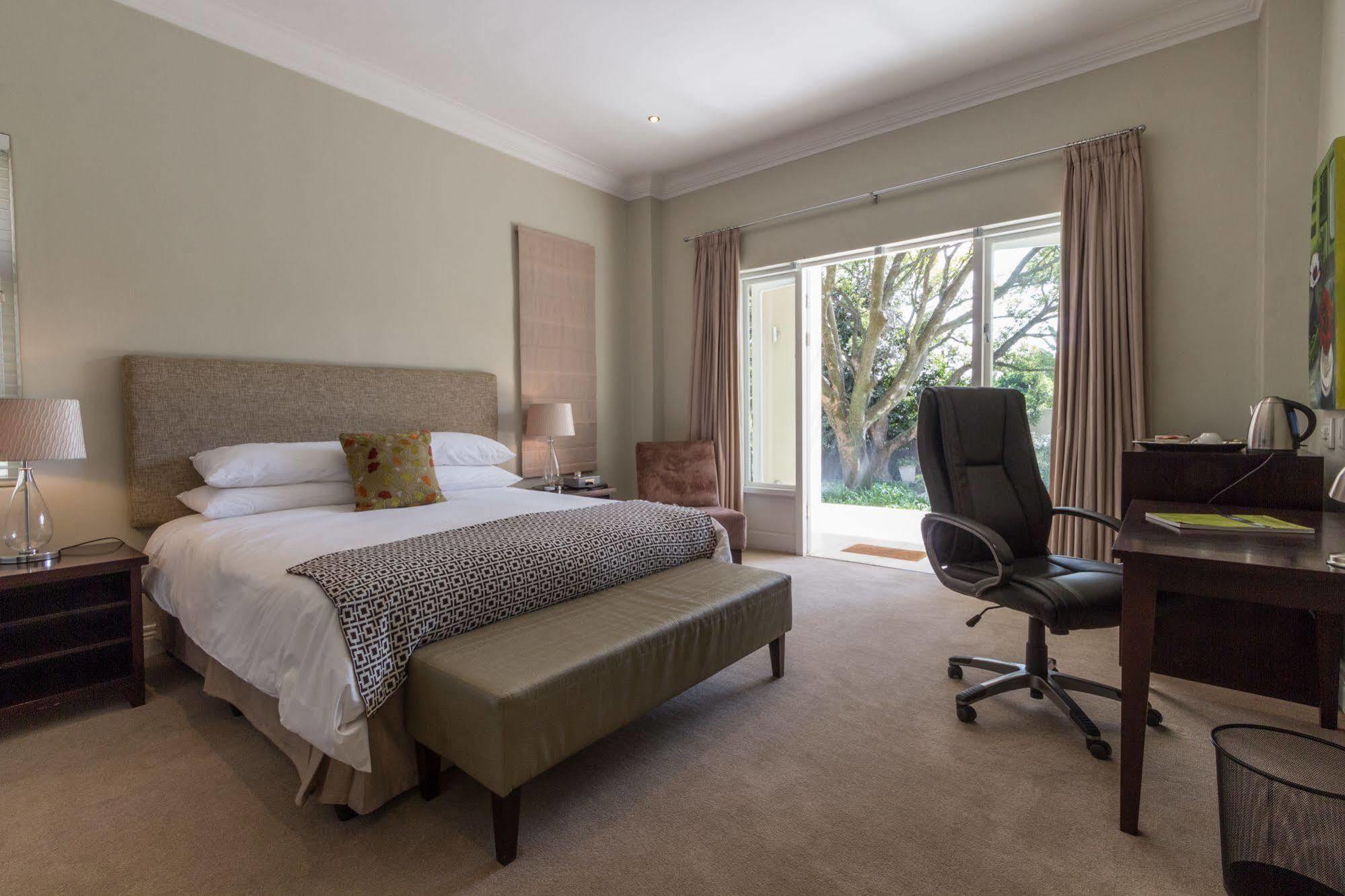 Q On First Guesthouse Johannesburg Buitenkant foto