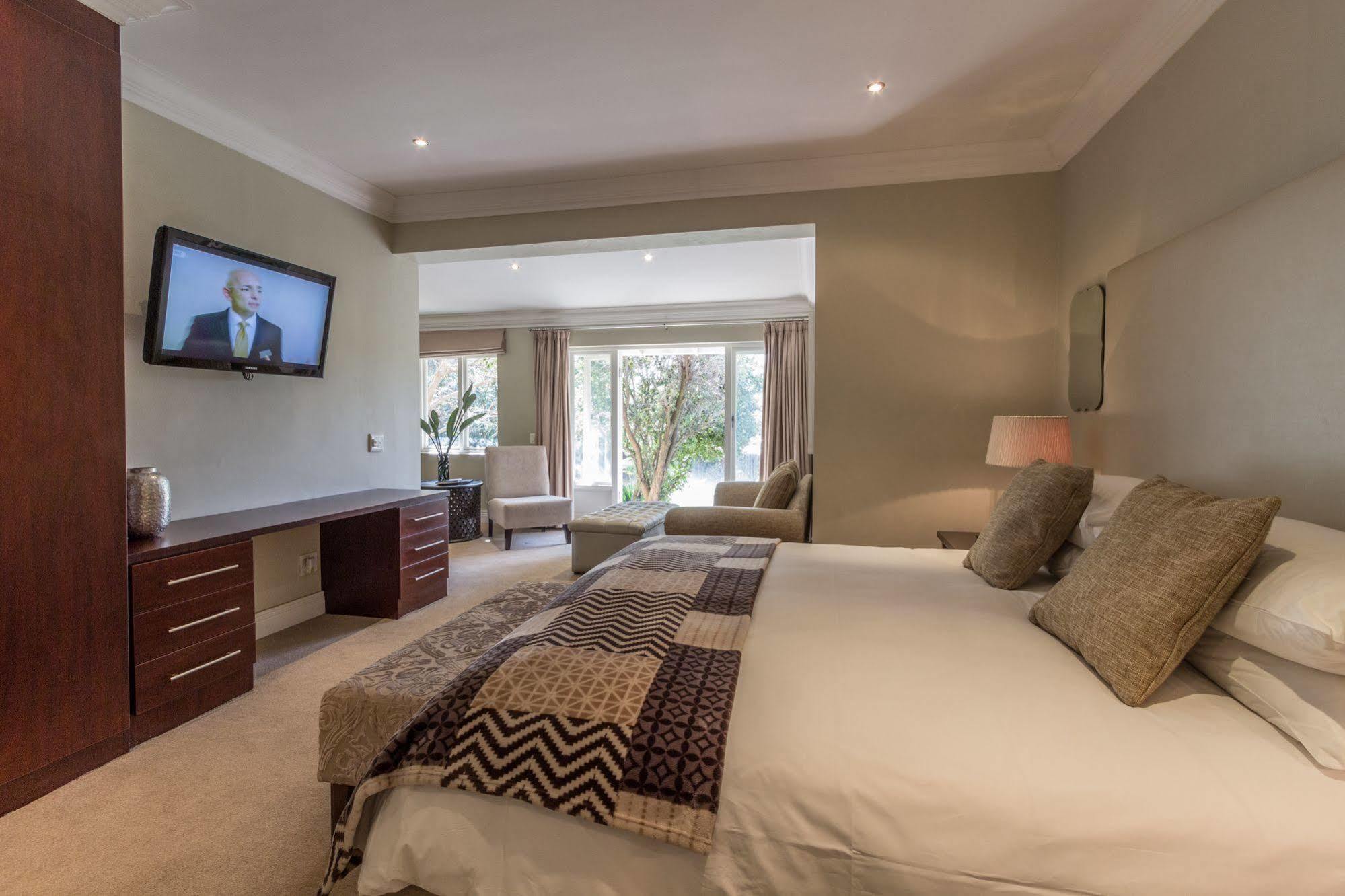 Q On First Guesthouse Johannesburg Buitenkant foto