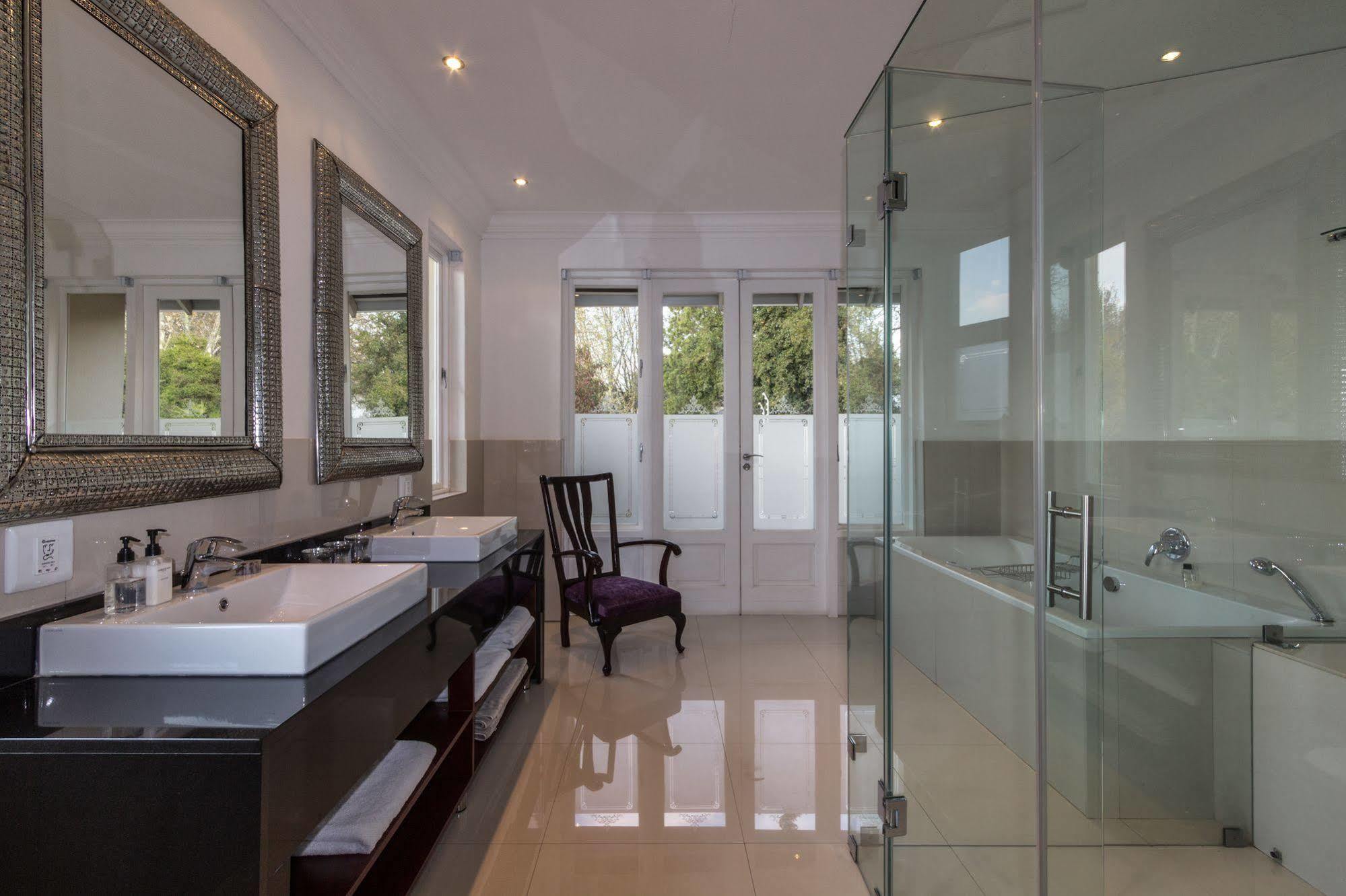 Q On First Guesthouse Johannesburg Buitenkant foto