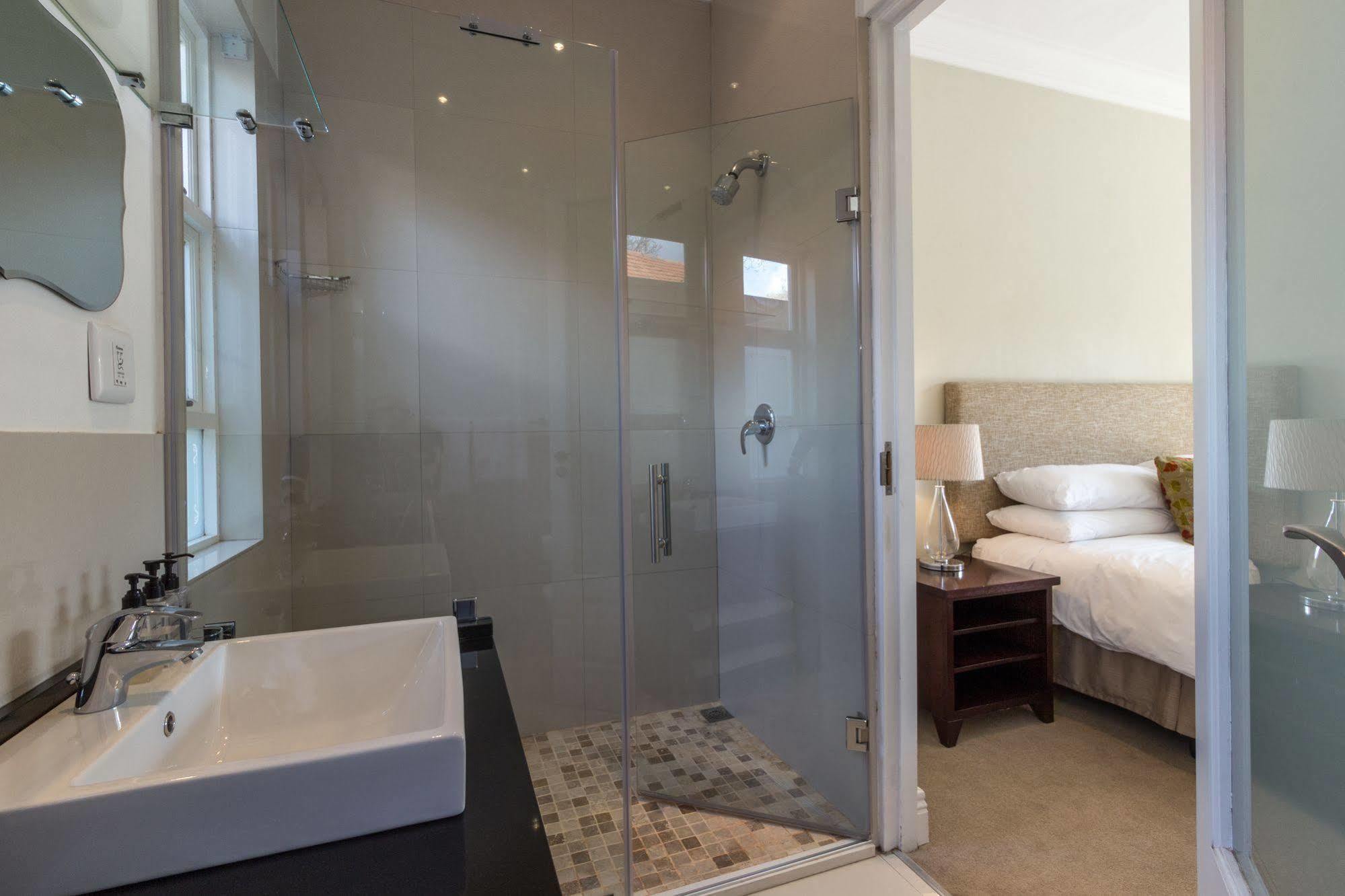 Q On First Guesthouse Johannesburg Buitenkant foto