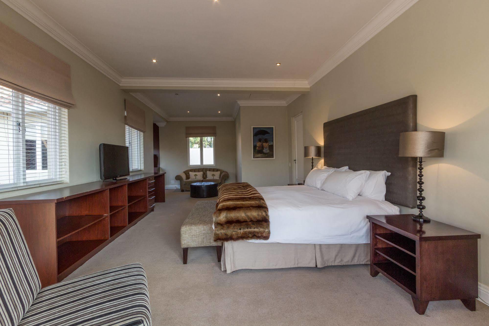 Q On First Guesthouse Johannesburg Buitenkant foto