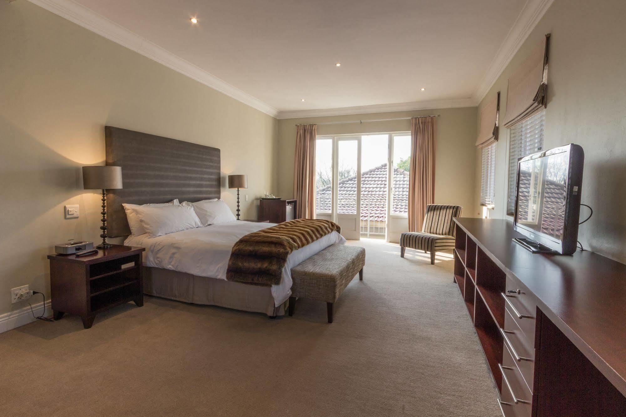 Q On First Guesthouse Johannesburg Buitenkant foto