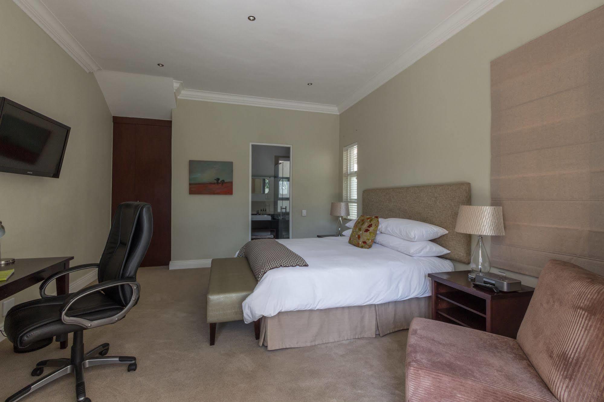 Q On First Guesthouse Johannesburg Buitenkant foto