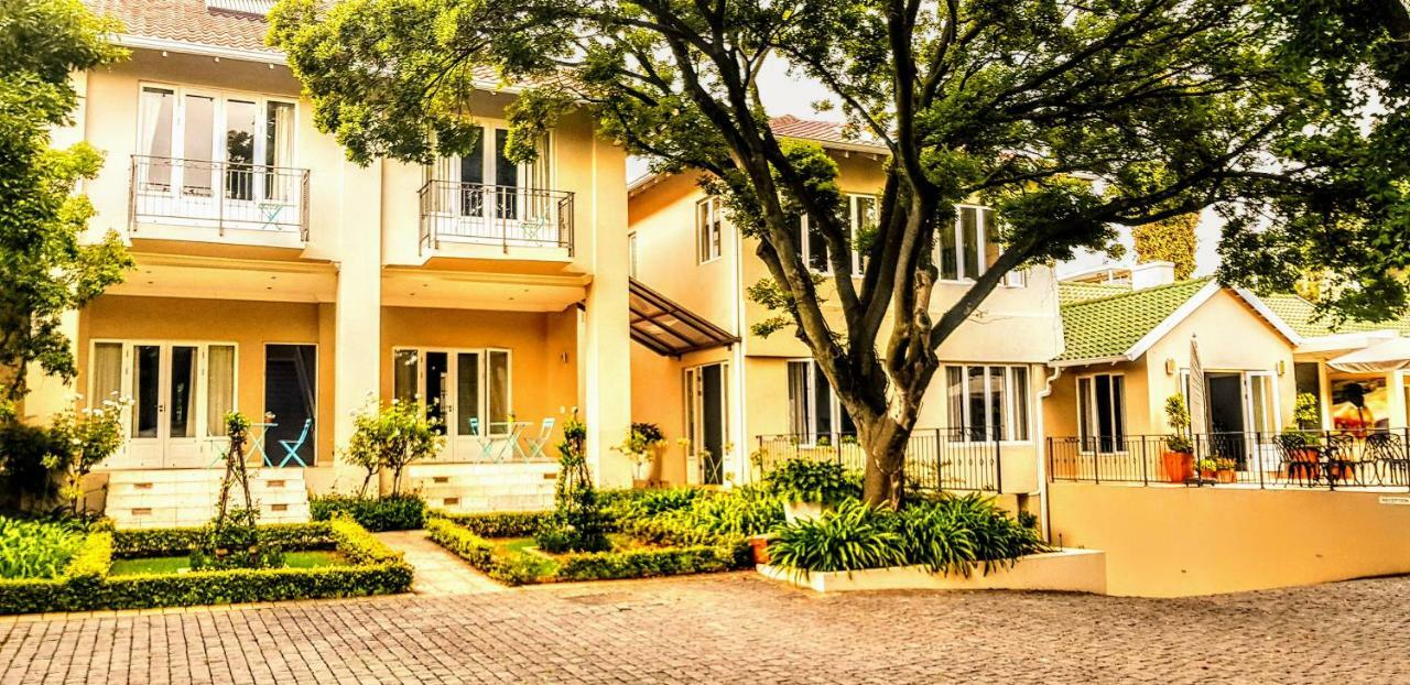 Q On First Guesthouse Johannesburg Buitenkant foto