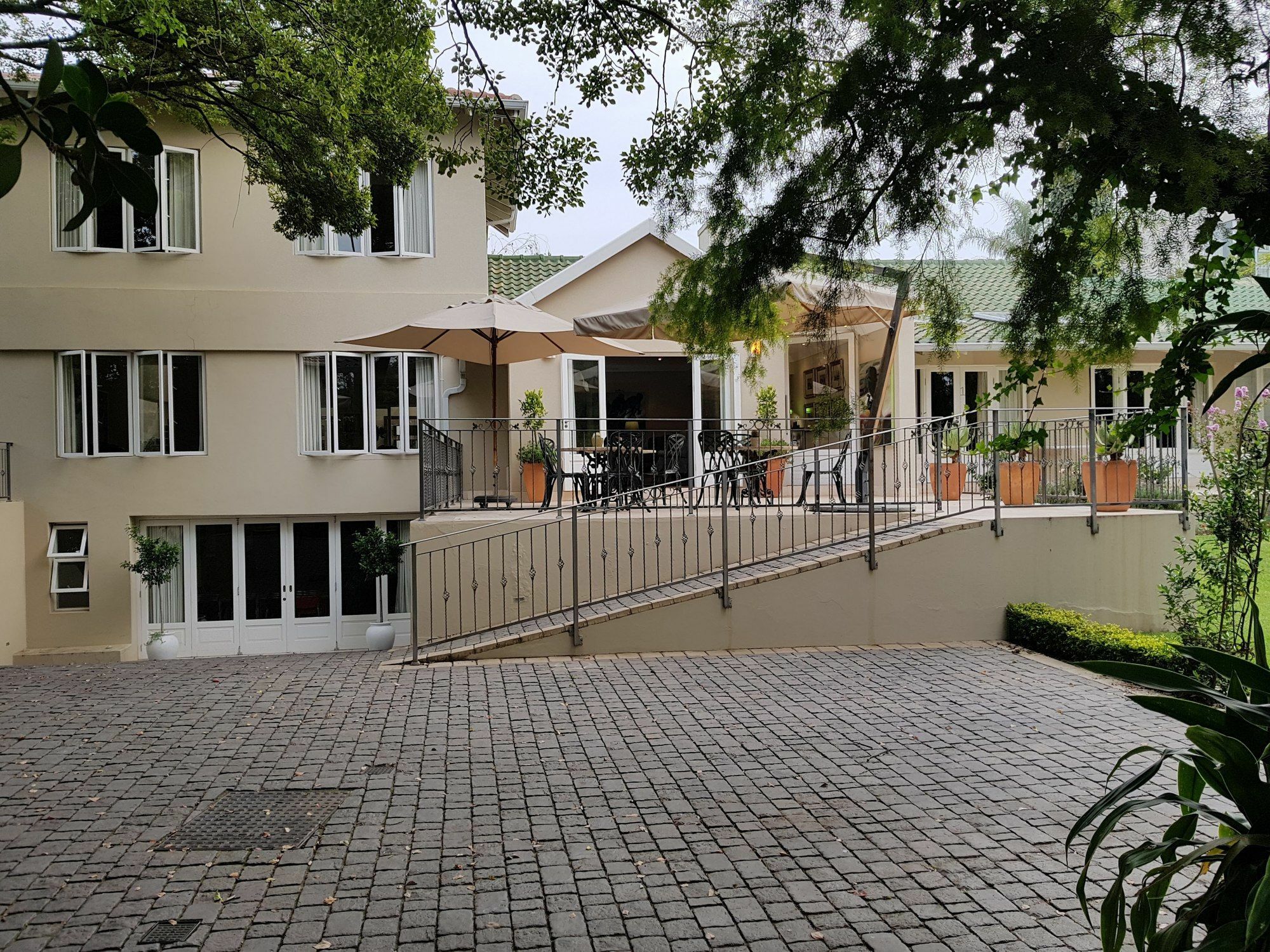Q On First Guesthouse Johannesburg Buitenkant foto