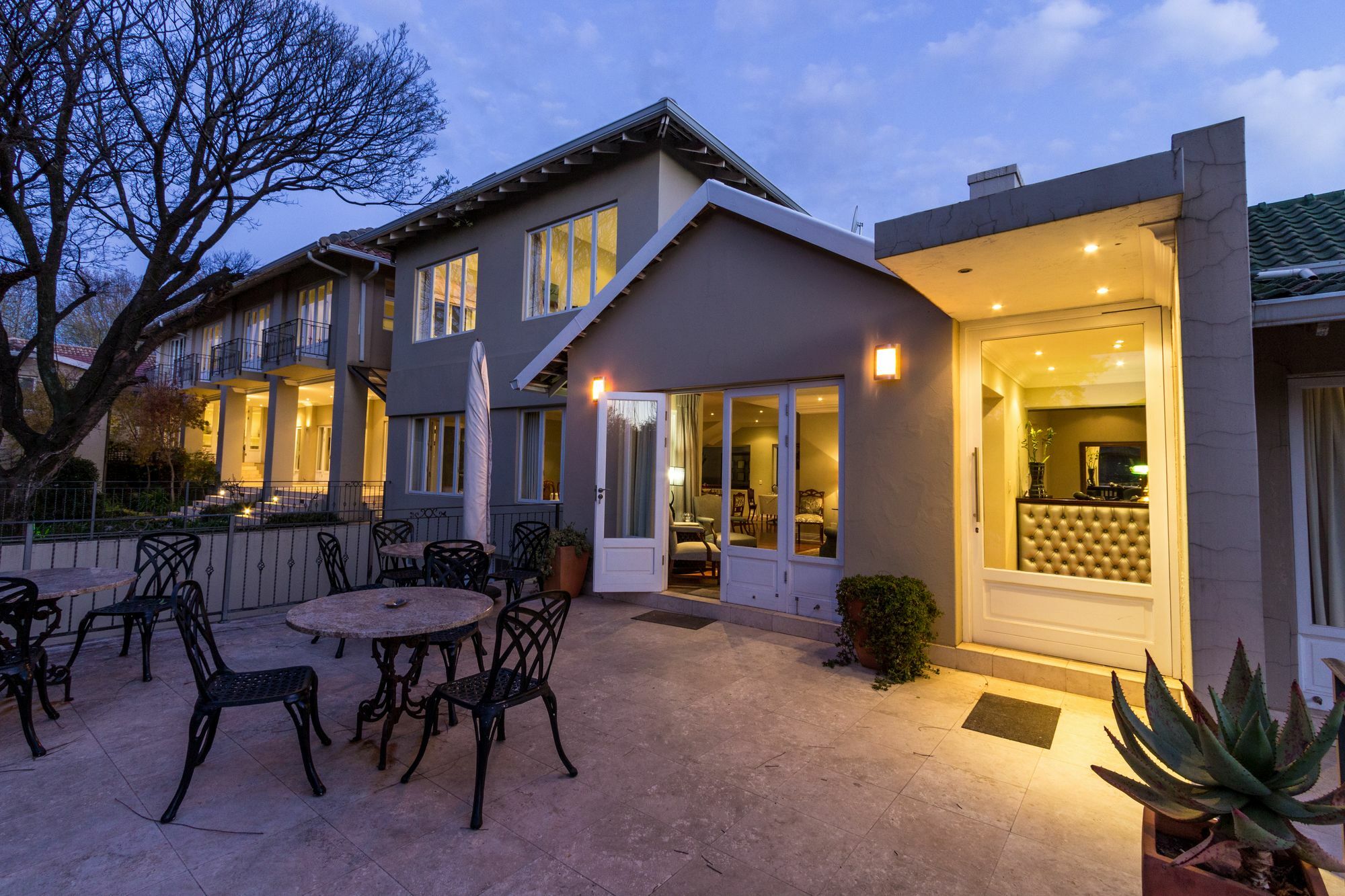 Q On First Guesthouse Johannesburg Buitenkant foto