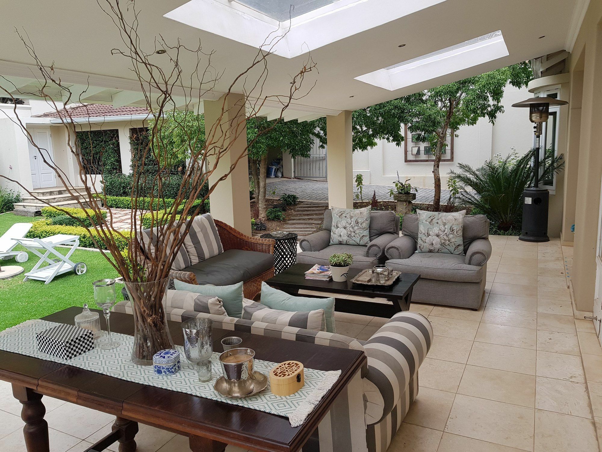 Q On First Guesthouse Johannesburg Buitenkant foto