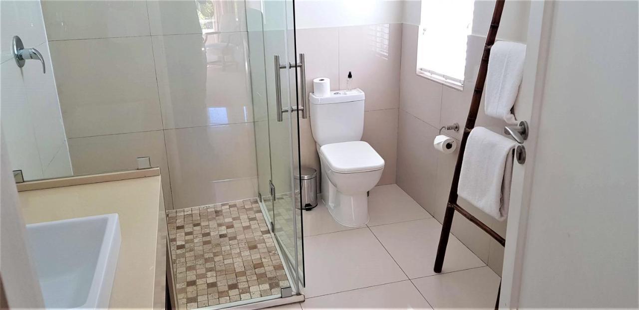 Q On First Guesthouse Johannesburg Buitenkant foto